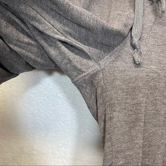 Pink Victoria’s Secret Gray Mid Rise‎ Capri Sweatpants Size XS - Picture 5 of 9